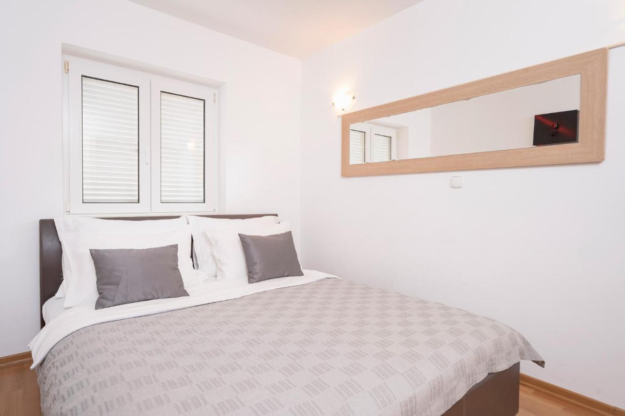 Villa Dalmatia Apartments Bol Exterior foto